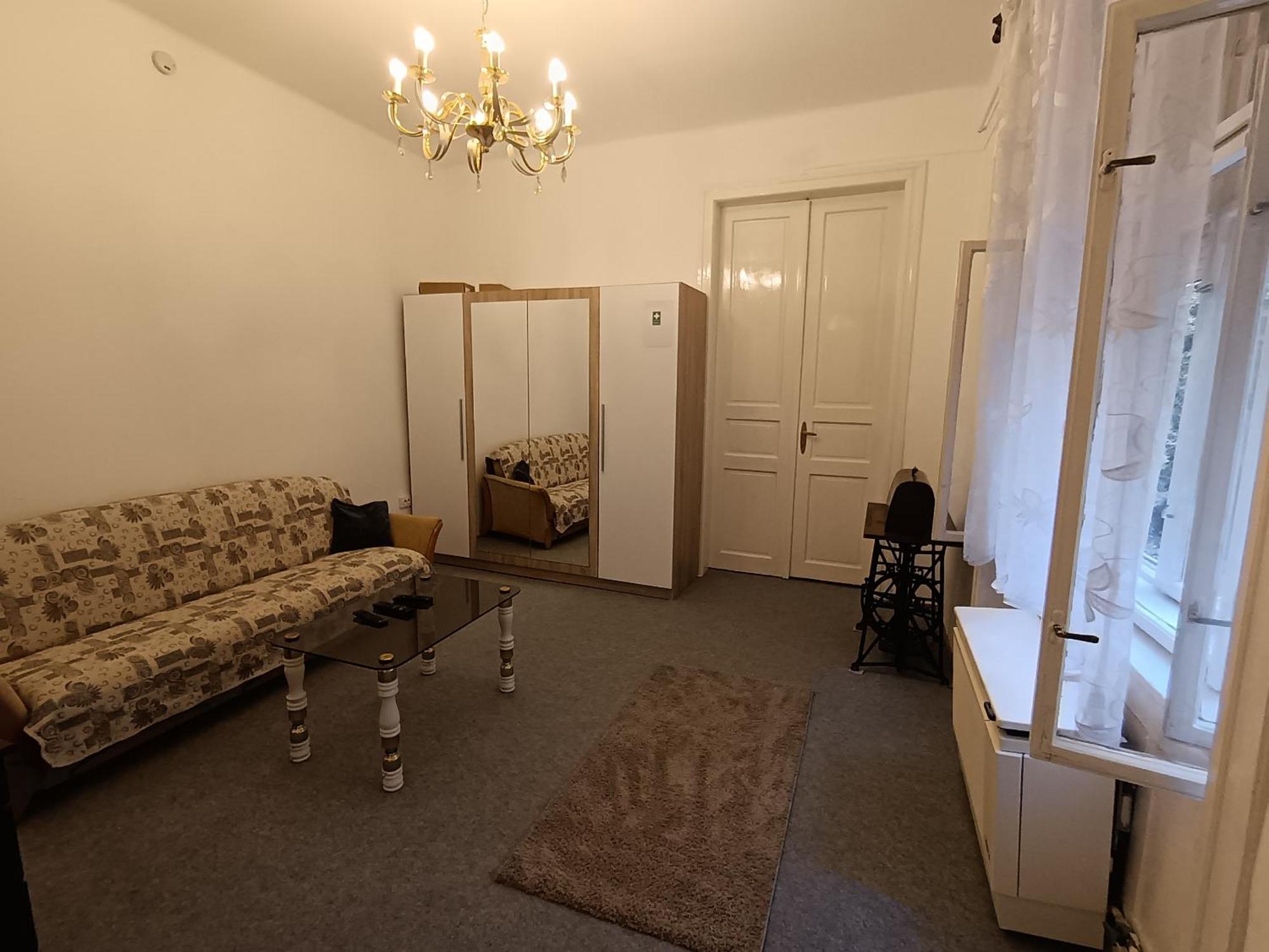 Room Apartment Apartment *